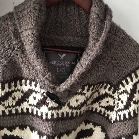 NWOT Rare American Eagle classic sweater. - Picture 2 of 4